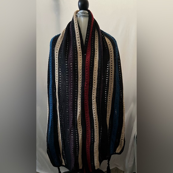 Shetland wool multiple colored wrap. - Picture 9 of 9